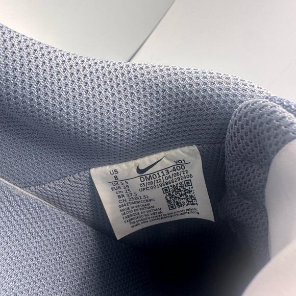 Nike Women's Blue and White Sneakers - Picture 6 of 6